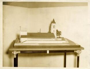1955-1962. Reconstruction de l'Eglise Sainte-Madeleine, Massy (Essonne) : vue de la maquette, n.d. (cliché Lhonneur, London).