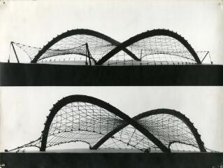 1960-1966. Séminaires de l'Institut technique et plastique de recherches sur les voiles prétendues (ITPRVP). Etudes '1963' : vue de maquettes de structures, n.d. [1963] (cliché anonyme).