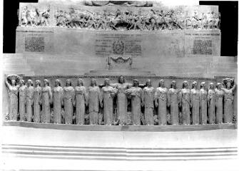 1919. Concours pour le monument à l’Indépendance du Brésil : vue du motif central de la maquette (cliché anonyme).