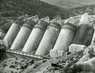 Documents d'entreprise. 1935-1940. Barrage, Beni Bahdel (Algérie) : vue de chantier, n.d. (cliché anonyme).