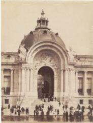 Documentation professionnelle : vue de l'entrée principale du Petit Palais, Paris, n.d. (cliché anonyme).