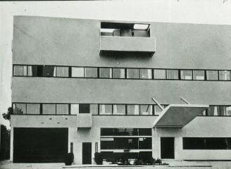 Diapositives de voyages, documentation. Le Corbusier, arch. Villa Stein-de-Monzie, 'Les Terrasses', Garches, Vaucresson (Hauts-de-Seine) : vue ext., n.d. (cliché anonyme).