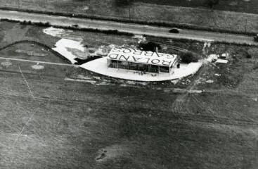 1931-1936. Pavillon de l'aéro-club Roland-Garros, Buc (Yvelines) : vue aérienne, n.d. (cliché anonyme).