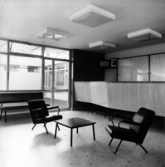 1961-1967. Centre de formation d'Air France, Massy, archi. Robert Gazagne : vue intérieure d'une salle de détente, n.d.